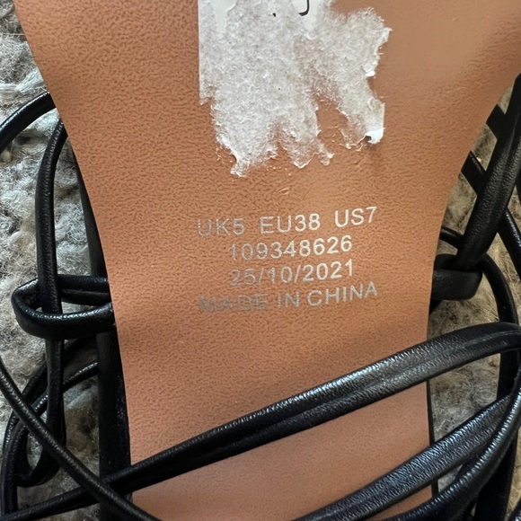 ASOS DESIGN Wide Fit Hoola tie leg block heeled mid sandals in black - Picture 6 of 6